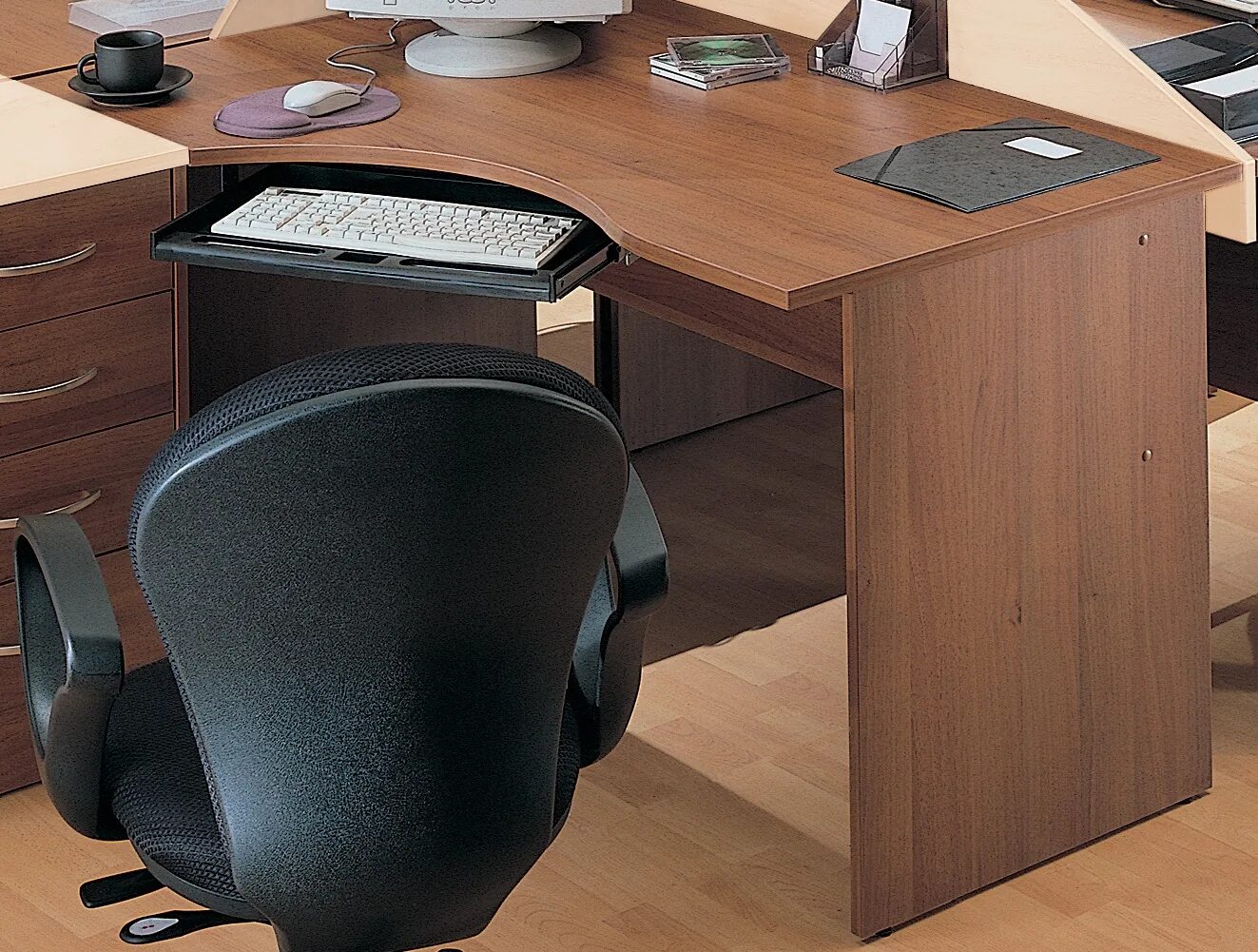 Са 2 в работе. Многозадачность женщины. Работник офиса. Skyland imago са-2пр. Мебель sl imago стол эргоном са-2 левый орех 1400.