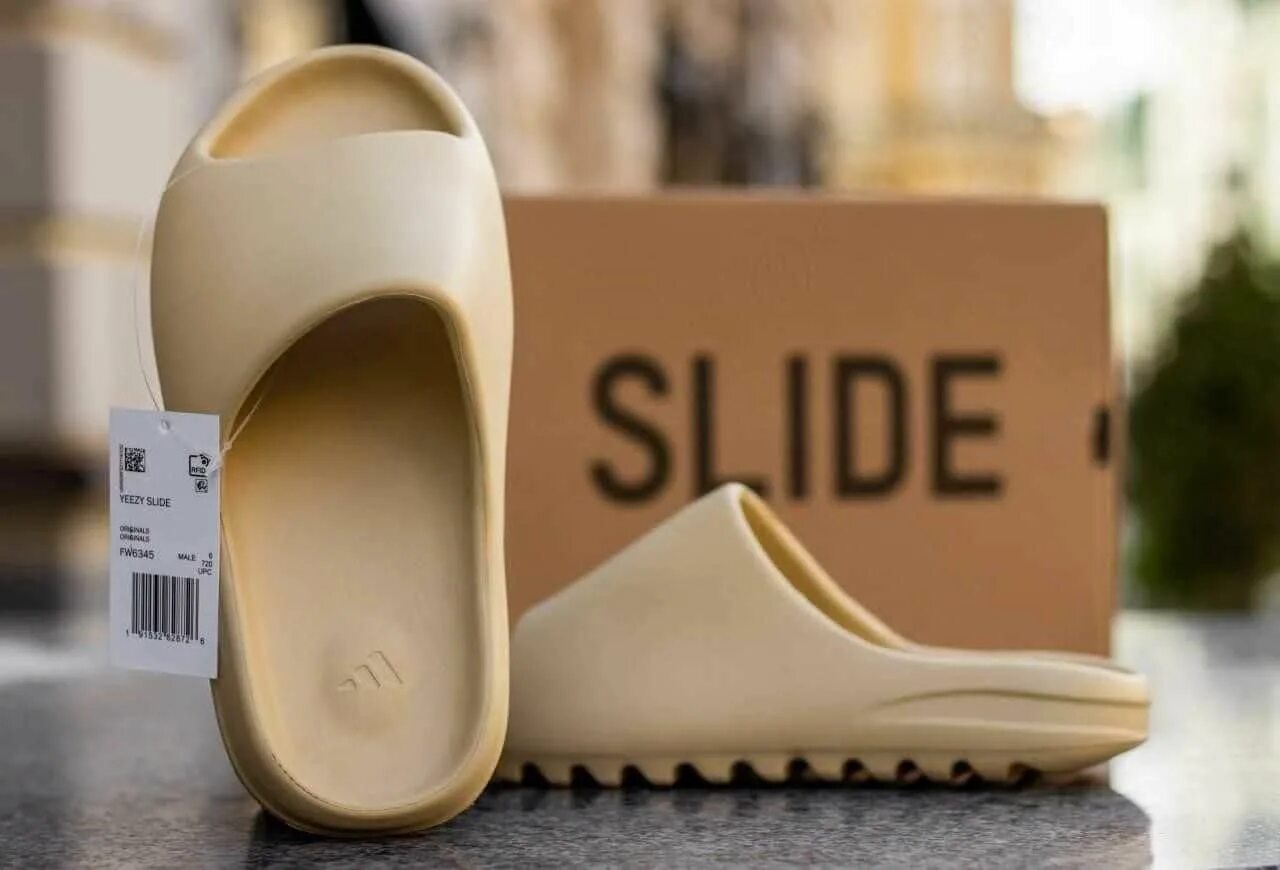 Адидас слайд. Тапки adidas Yeezy Slide. Шлепанцы adidas Yeezy Slide. Сланцы adidas Yeezy Slide. Тапки адидас Yeezy Slide.