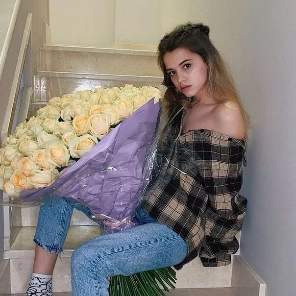 Вечерний лайк юля гаврилина. Юля гаврилина милашка. юля гаврилина 19 лет. юля гаврилина с распущенными волосами.