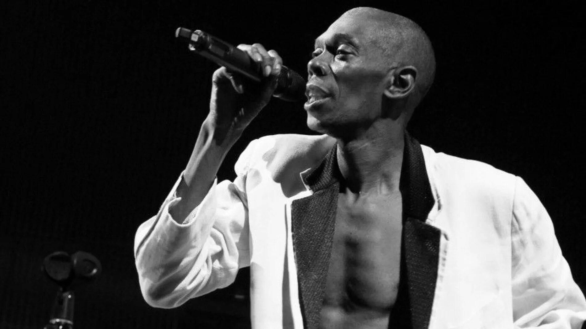 Faithless radio. Макси джазз британский музыкант. faithless солист. faithless singer maxi jazz. maxi jazz faithless.