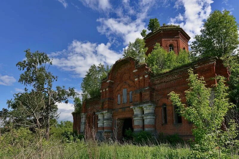 Сайт ясногорского района тульской области. Заброшенная Церковь Денисово Тульская. Денисово Ясногорский район Тульской области. Ясногорский район деревня Денисово. Машково Тульской Церковь.