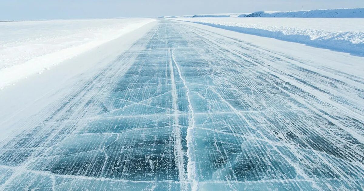 Пролет лед. Ледяные дороги. Ледяная трасса. Лед на дороге. Зимняя Ледяная дорога.