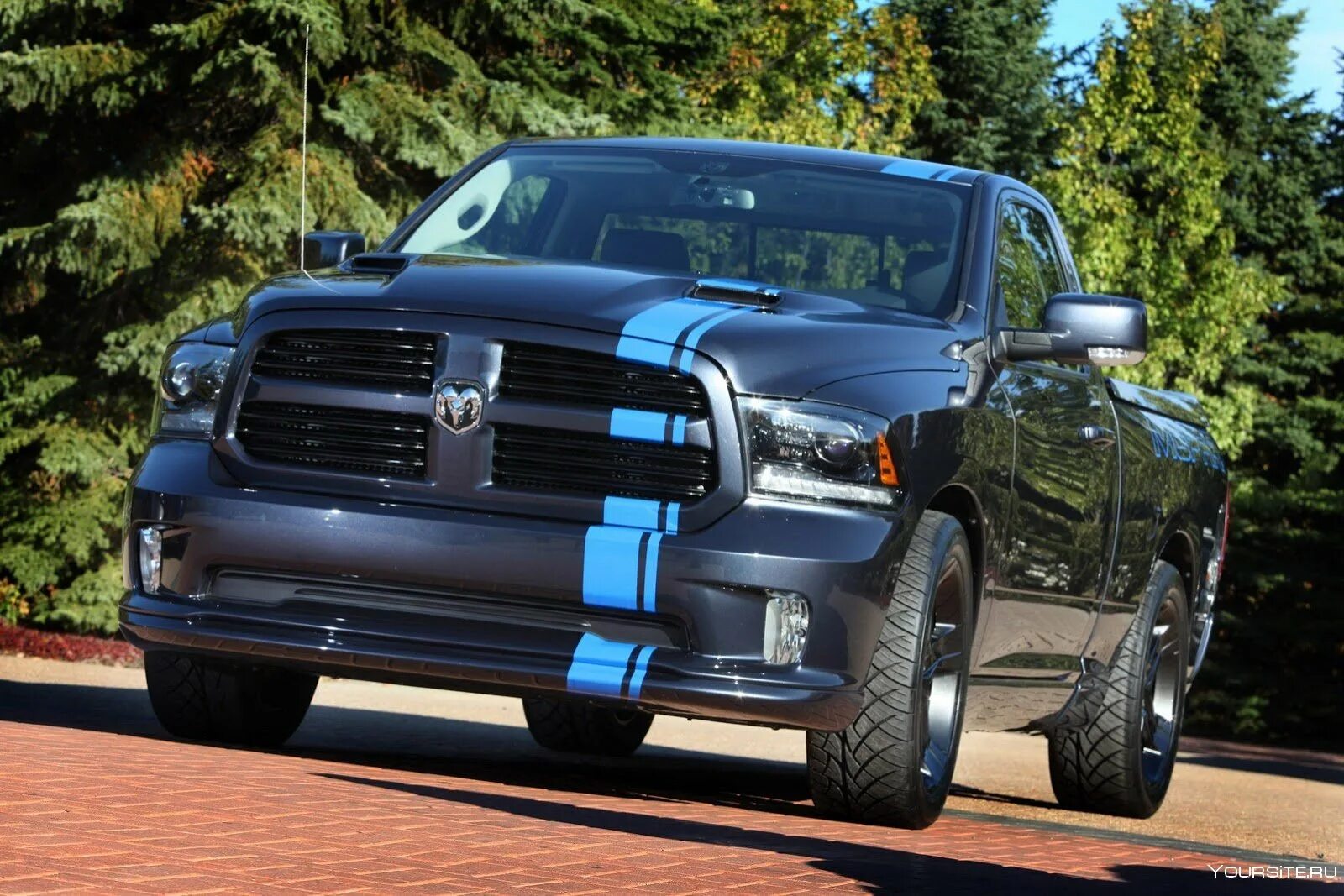 Мощный пикап. Dodge Ram 1500. Dodge Ram 3500 джип. Dodge Ram 2013 Tuning. Dodge Ram 2012.