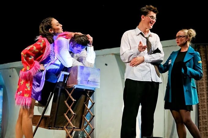 Российские постановки. Боинг боинг драмтеатр. Боинг спектакль оренбург. Боинг боинг спектакль красноярск актеры. Боинг-боинг спектакль тула актеры.