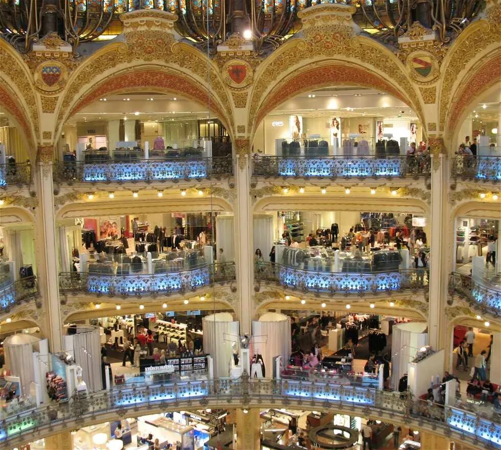 Все магазины страны. Galeries Lafayette в Париже. Лафайет Париж торговый. Универмаг Лафайет в Париже. Галерея Лафайет Дубай Молл.