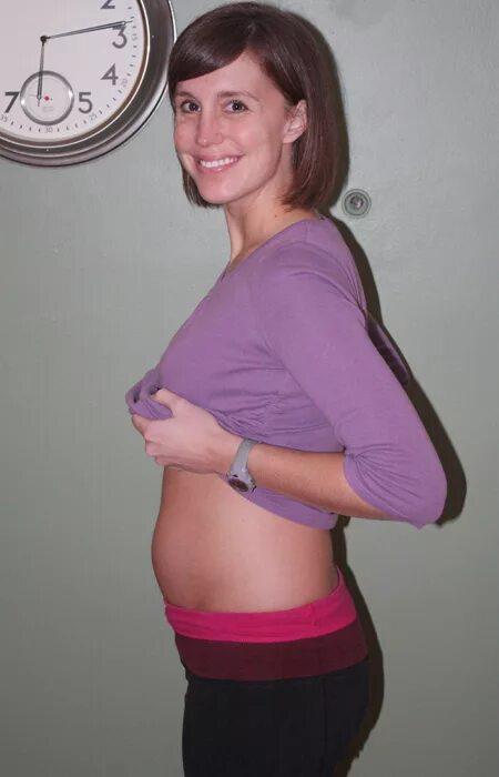 беременная 7 месяцев. беременная женщина живот. живот на 20 неделе беременности. 21 неделя беременности. живот на 22 неделе беременности.