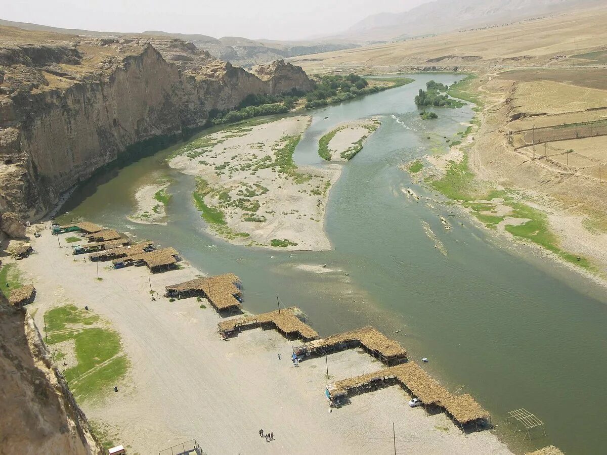 Евфрат река в древности. Река Евфрат в Ираке. Долина рек тигр и Евфрат. Река Евфрат река тигр. Долина реки Евфрат.