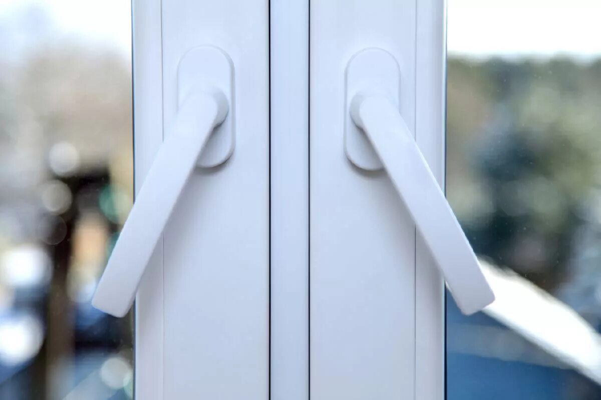 Handle windows. Ручка на окно с вентиляционной решеткой. window handle. ручка окно veka. пластиковые окна с ручкой внизу.