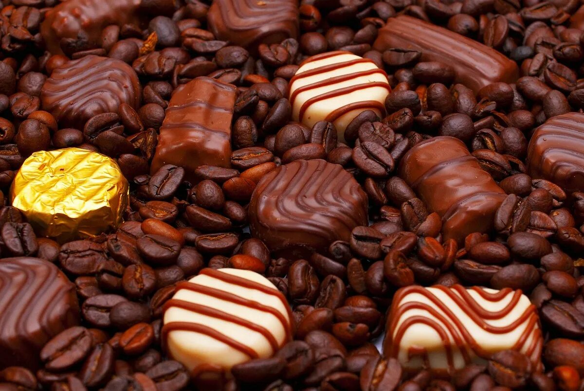 Видеть много конфет. Шоколадные конфеты. Конфеты шоколад. Кофейные конфеты. Конфетки шоколадные.