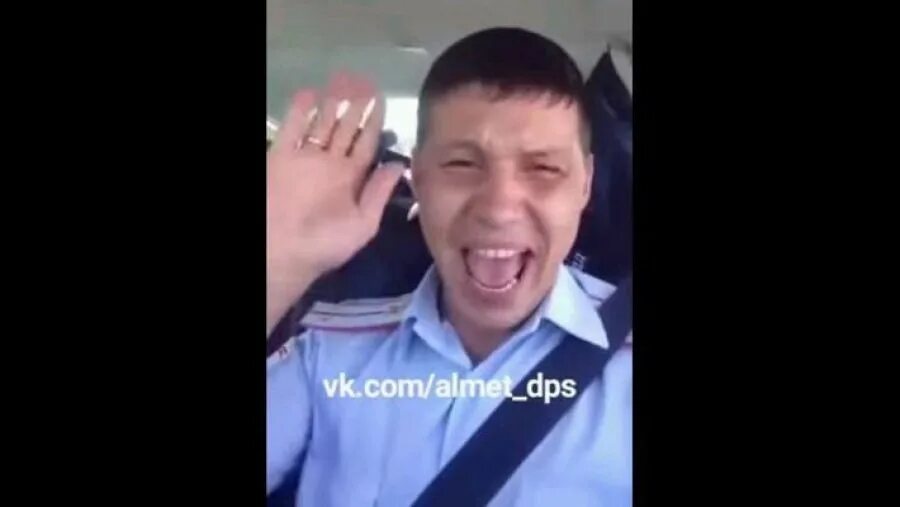 Поющие гаишники. Поющие гаишники из татарстана. Поющий гаишник казани. Поющий гаишник казани. Поющие гаишники.