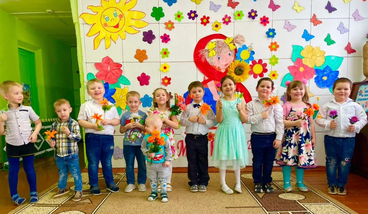 Утренник международный женский день. Приход из садика.