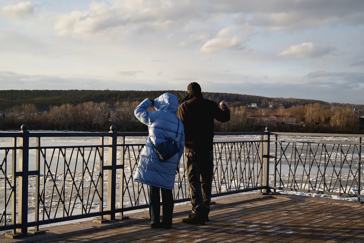 Где сейчас находится ледоход на томи. Ледоход на реке. Железнодорожный мост в Кемерово через Томь. Река Томь.