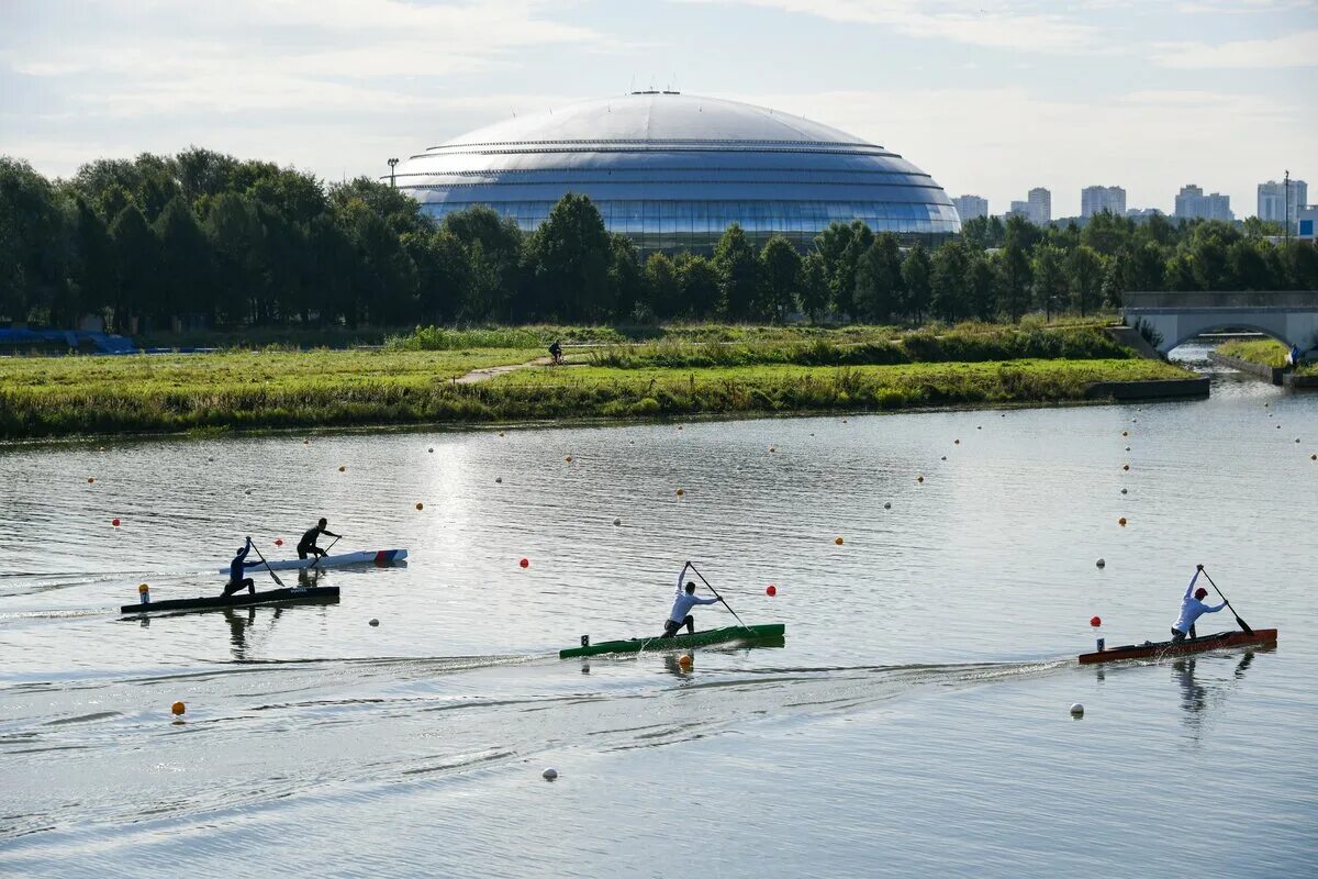 Набережная гребного канала Москва. Гребной канал в Москве Крылатское. Гребной канал в Токио.