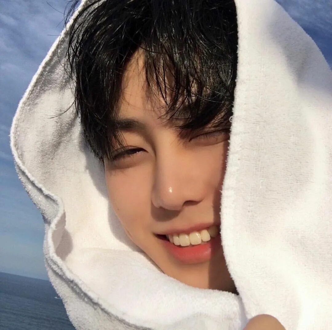 Тиктокер кореец. Красивые парни азиаты. Кореан кьют бойс. Милый корейский парень. Улззанг ольджан с парнем.