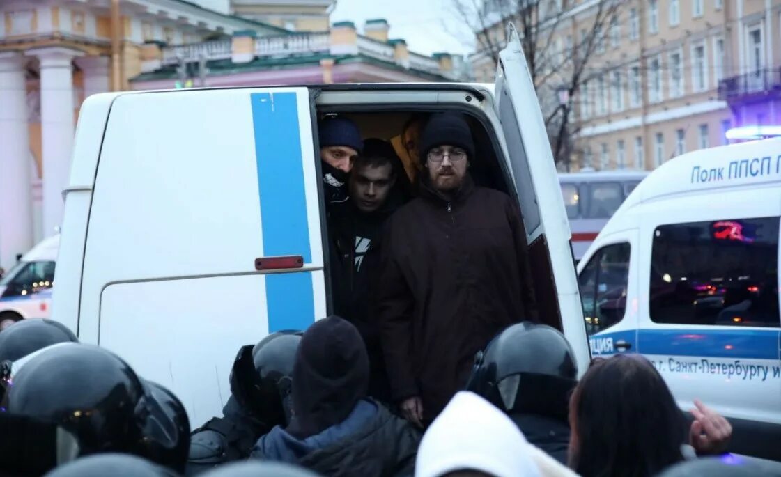 15 декабря 2010. Задержания на сенной площади в метро. телеканал 78 репортаж сенная площадь 24 сентября. 15 декабря 2010 спб сенная.