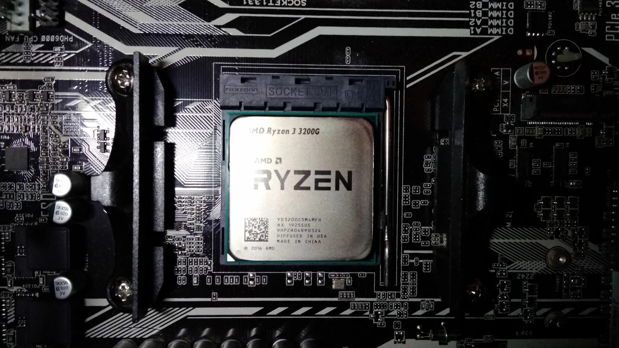 B550m ryzen 5600. Ryzen 3 3200g. Процессор AMD 3 3200g. Процессор AMD Ryzen 3. AMD Ryzen 3 Pro 1200.