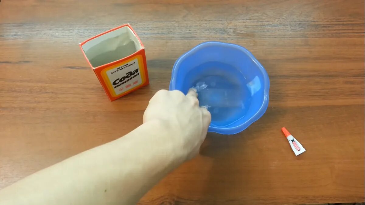Оттираем супер клей. Смыватель суперклея. Очистка рук от суперклея. Отмыть клей момент.