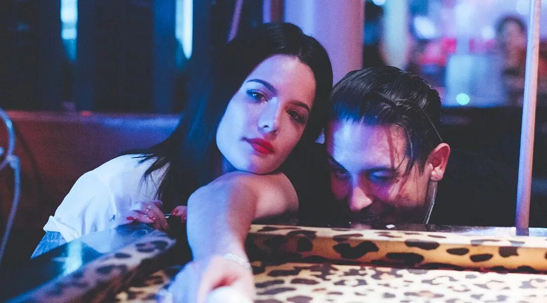 Omg he is here he is so cute шаблон. Эддисон рэй и тэннер бьюкэнэн. He s single. Omg he is here he is so cute. Single ladies.