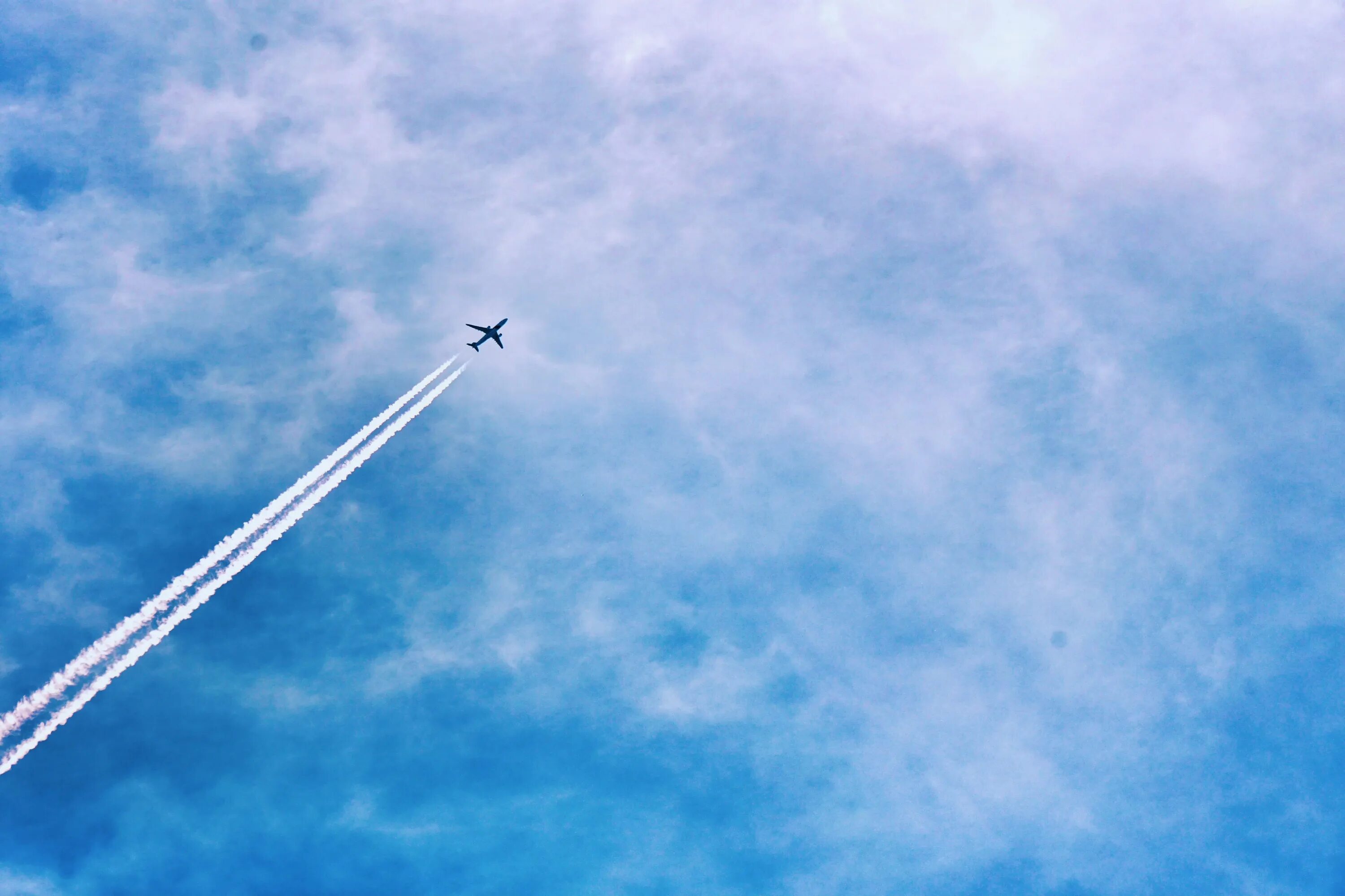 Sky steps. Plane Blue Sky. Полет на фоне неба. Sky with Airplane. Airplane Trail.