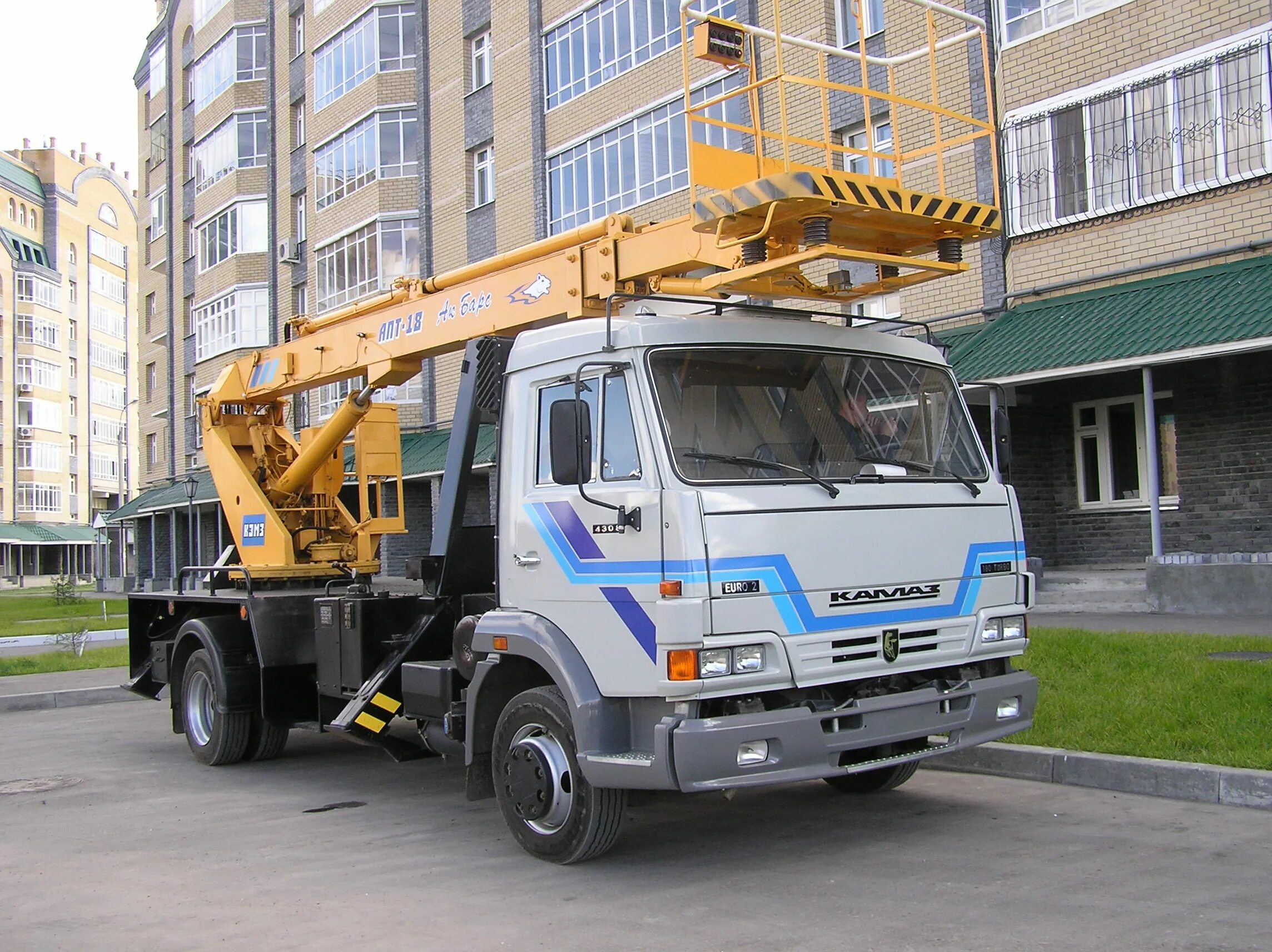 Автовышка спб. Камаз 4308 автовышка. камаз 4х4 агп. камаз 5053а4 автогидроподъемник. автовышка на базе камаз 4308.