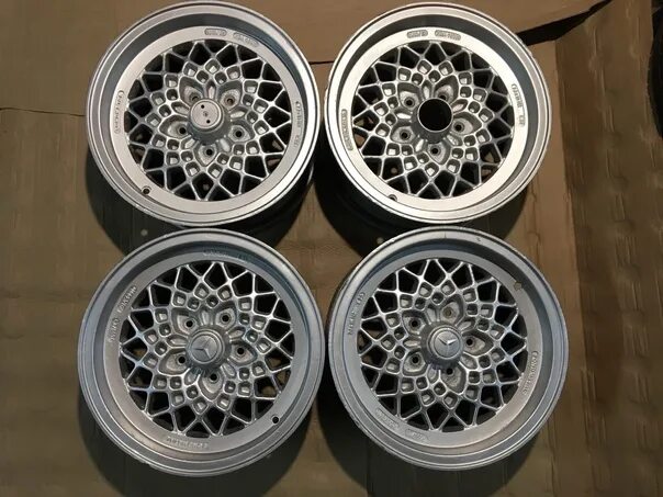 Комплект дисков r15. Мерседес 124 диски паутинка. w124 на fondmetal mesh 15. диски паутинки w123. диски mercedes r15 паутинка.