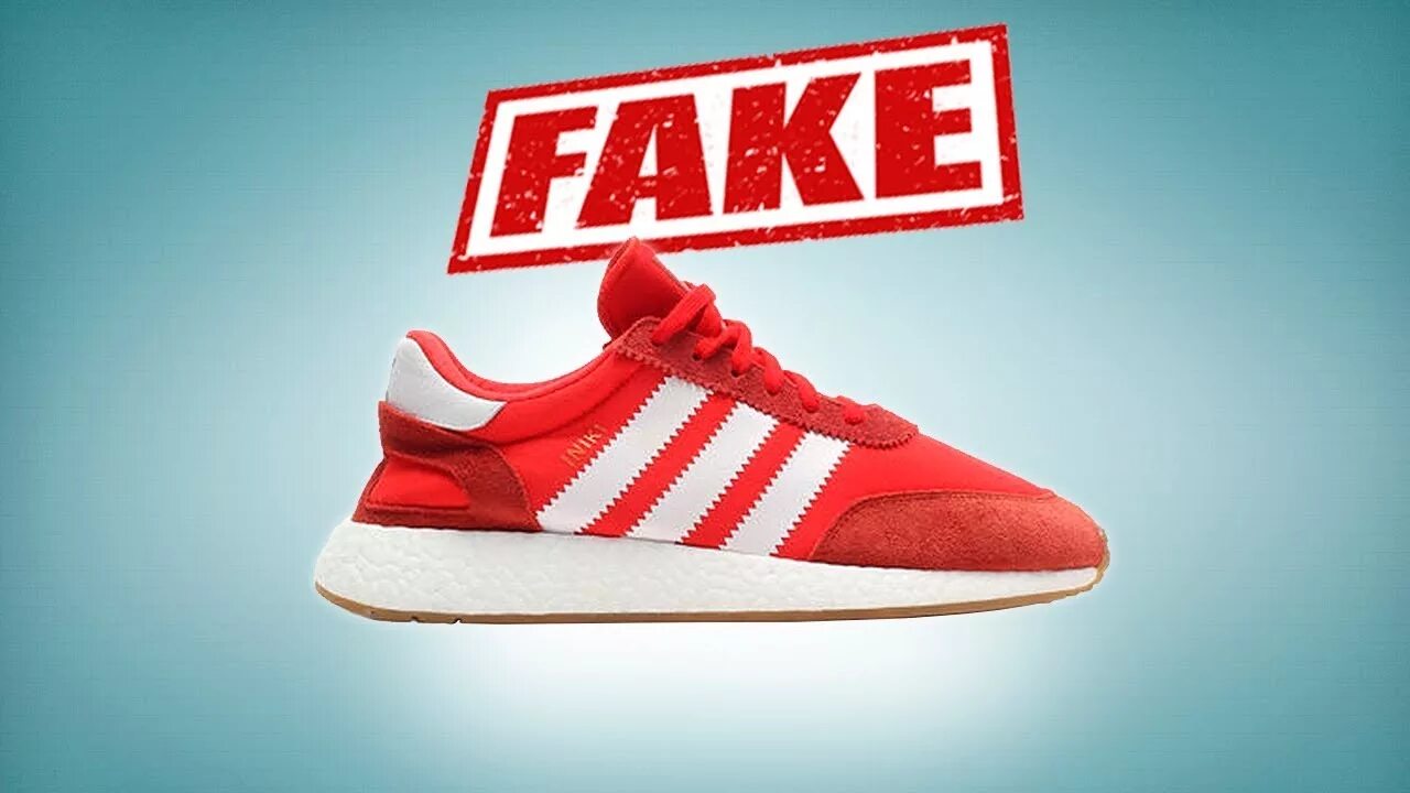 Как отличить adidas. Адидас иники паль. Adidas Iniki реплика. Адидас паль и оригинал. Фейковые кроссовки адидас.