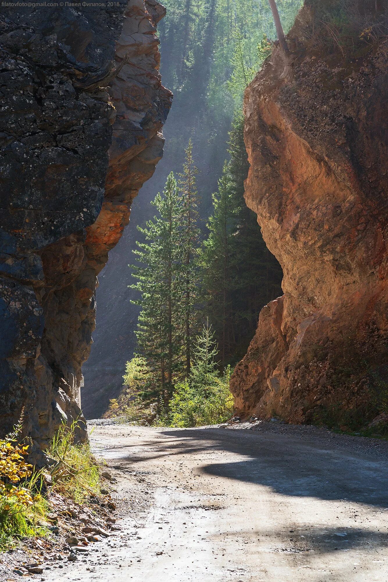 красные ворота горный алтай. красные ворота горный алтай. скала красные ворота горный алтай. скалы красные ворота алтай. скала красные ворота.