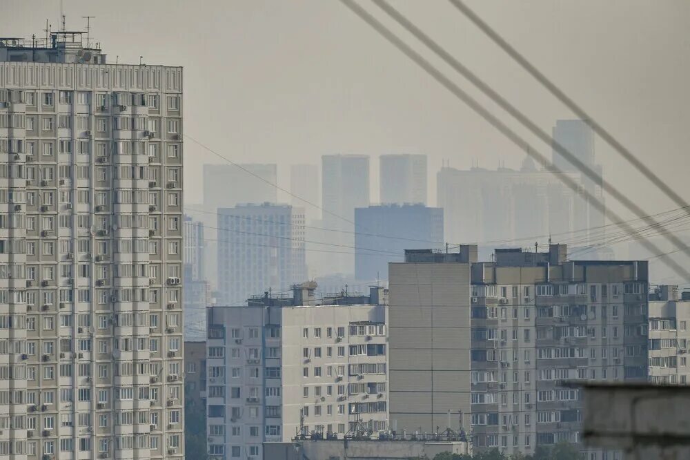 Смог в Москве 2010. Смог в Москве. Смог в Московской области. Смог в городе. Воняет гарью