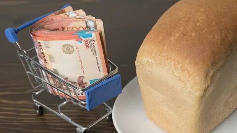 Папа дал кассиру 1000 тенге в корзине