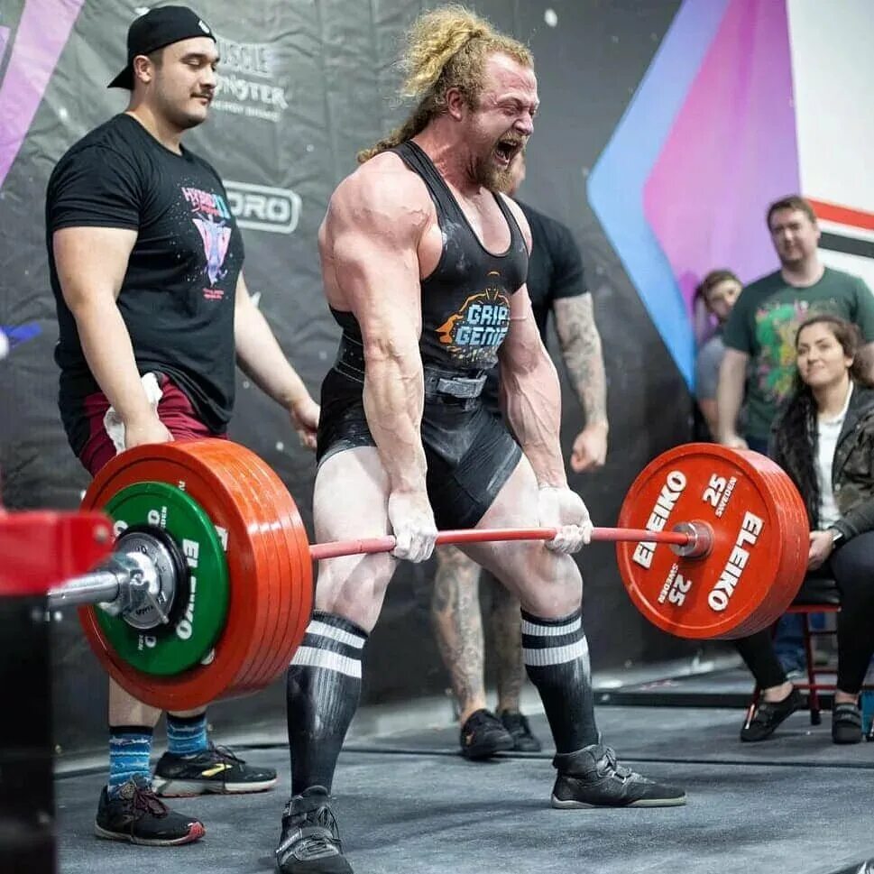 Пауэрлифтер. Белкин пауэрлифтинг. Пауэрлифтер. Штанга пауэрлифтинг. Дэн грин пауэрлифтинг.