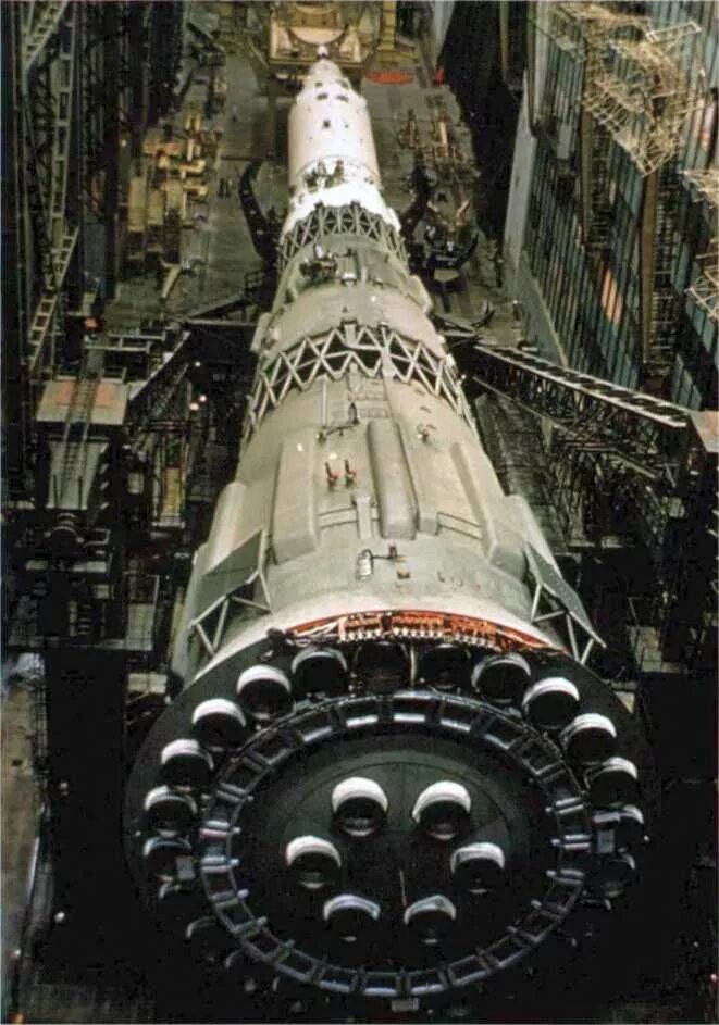 Как назывались советские космические корабли. Ракета н1 СССР. Советская Лунная ракета н-1. Советская ракета н1. Советская сверхтяжелая ракета н-1.