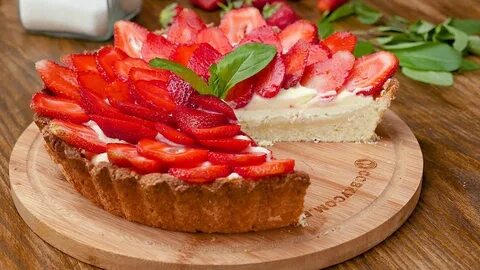 Пирог с клубникой свежей и творогом