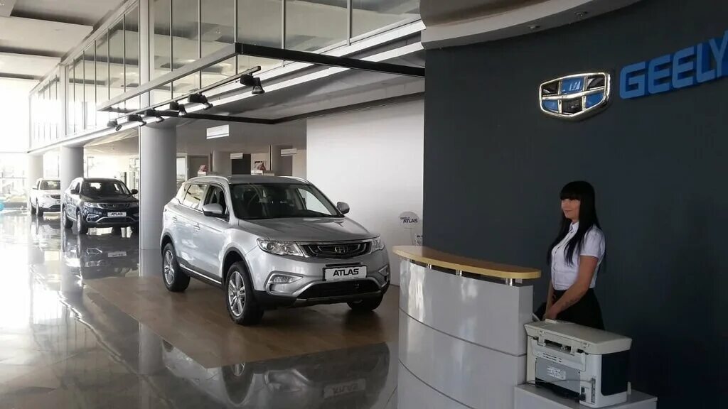 Кемерово джили дилер. Экспо кар Geely. Geely автосалон. Автосалон Джили в Туле.