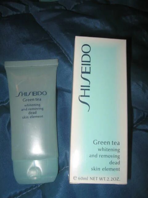 Removing dead skin element перевод на русский. Отбеливающая shiseido. shiseido green tea whitening and removing dead skin element. шисейдо в синей упаковке. shiseido отбеливающая линия.