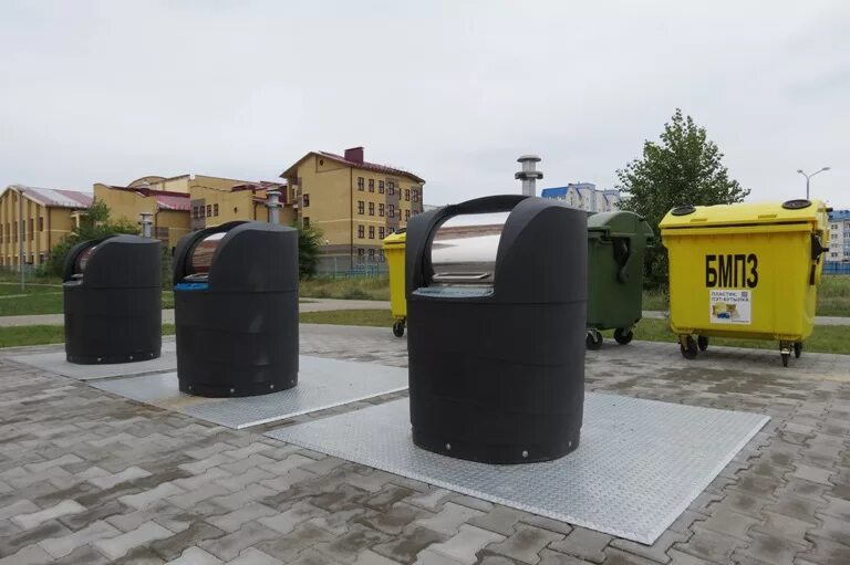 Заглубленные мусорные контейнеры. Экобин заглубленные контейнера. Заглубленные мусорные контейнеры мусконт 5 м3. Подземные мусоросборники финляндия. Заглубленный контейнер для отходов.