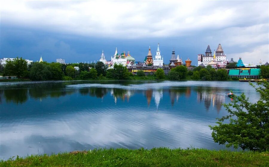 Парк Измайлово. Измайловский парк Москва. Измайлово озеро Москва. Измайлово сказочный городок. Измайлово сайт парка