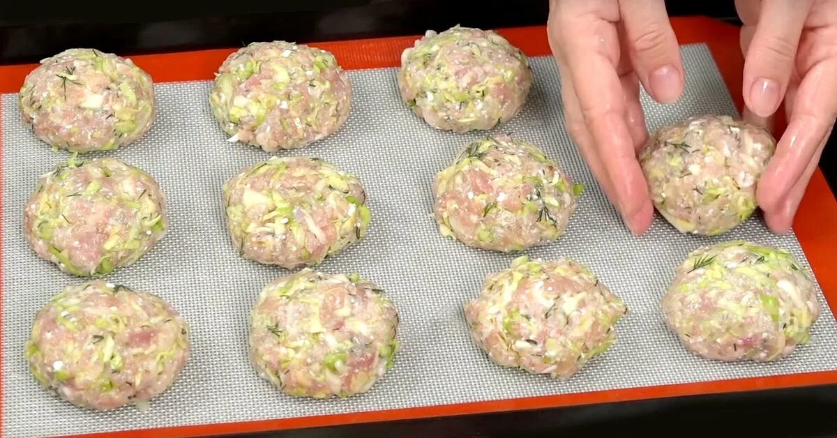 Рецепт котлет с добавлением капусты. Котлеты с капустой и фаршем. котлеты из фарша и капусты. котлеты из куриного фарша с капустой. котлеты из фарша и капусты в духовке.