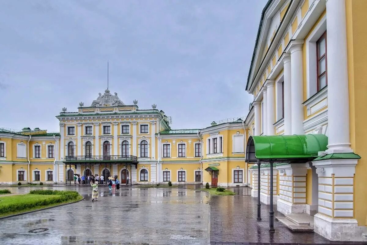 Тверь музей императорский дворец. Достопримечательности твери путевой дворец. Путевой дворец екатерины тверь. Императорский дворец тверь. Тверской путевой дворец.