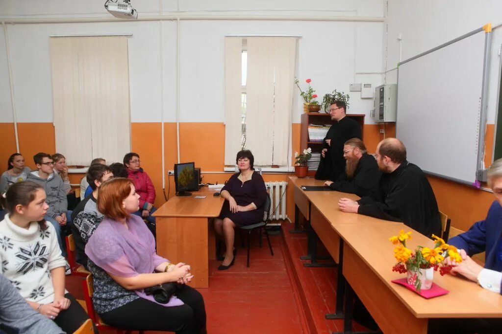 Вечерняя школа в серпухове большевик номер телефона директор. Вечерняя школа серпухов. Вечерняя школа 697. Дашковская школа серпухов. Вечерняя школа серпухов.