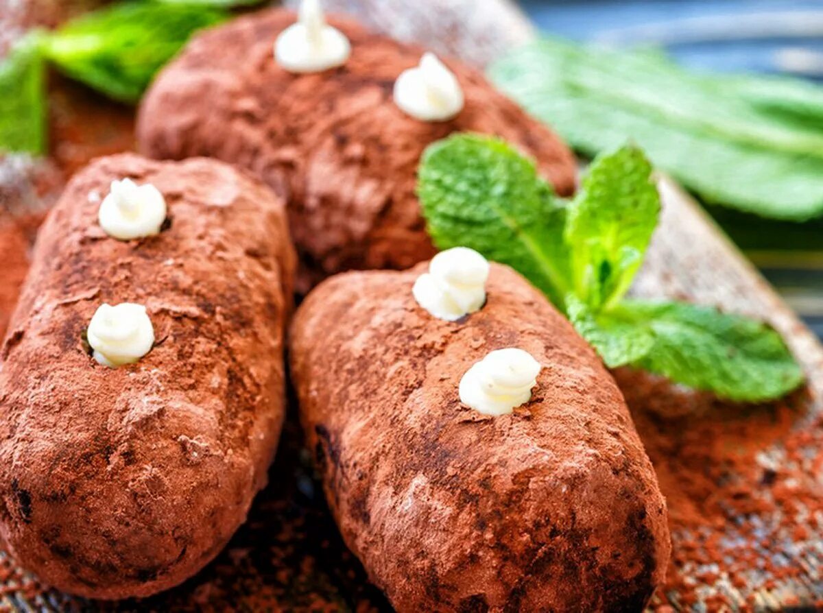 Как готовить сладкую картошку. Как готовить сладкую картошку. Шоколадные шарики картошка. Пирожное картошка калорийность на 100 грамм. Пирожное картошка энди шеф.