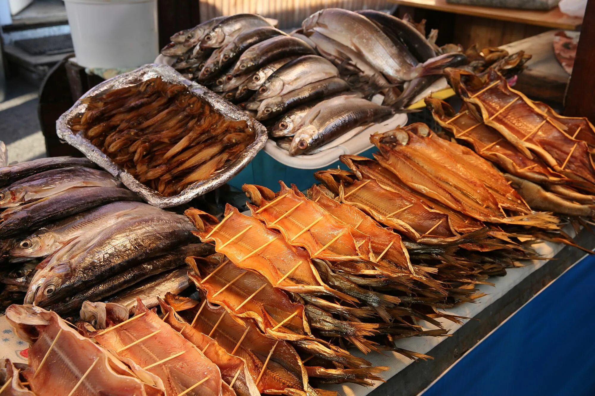 Рыбное купить рыбу. Байкал Листвянка рынок. Рыбный рынок Листвянка. Листвянка рынок рыбы. Байкальский рынок в Листвянке.