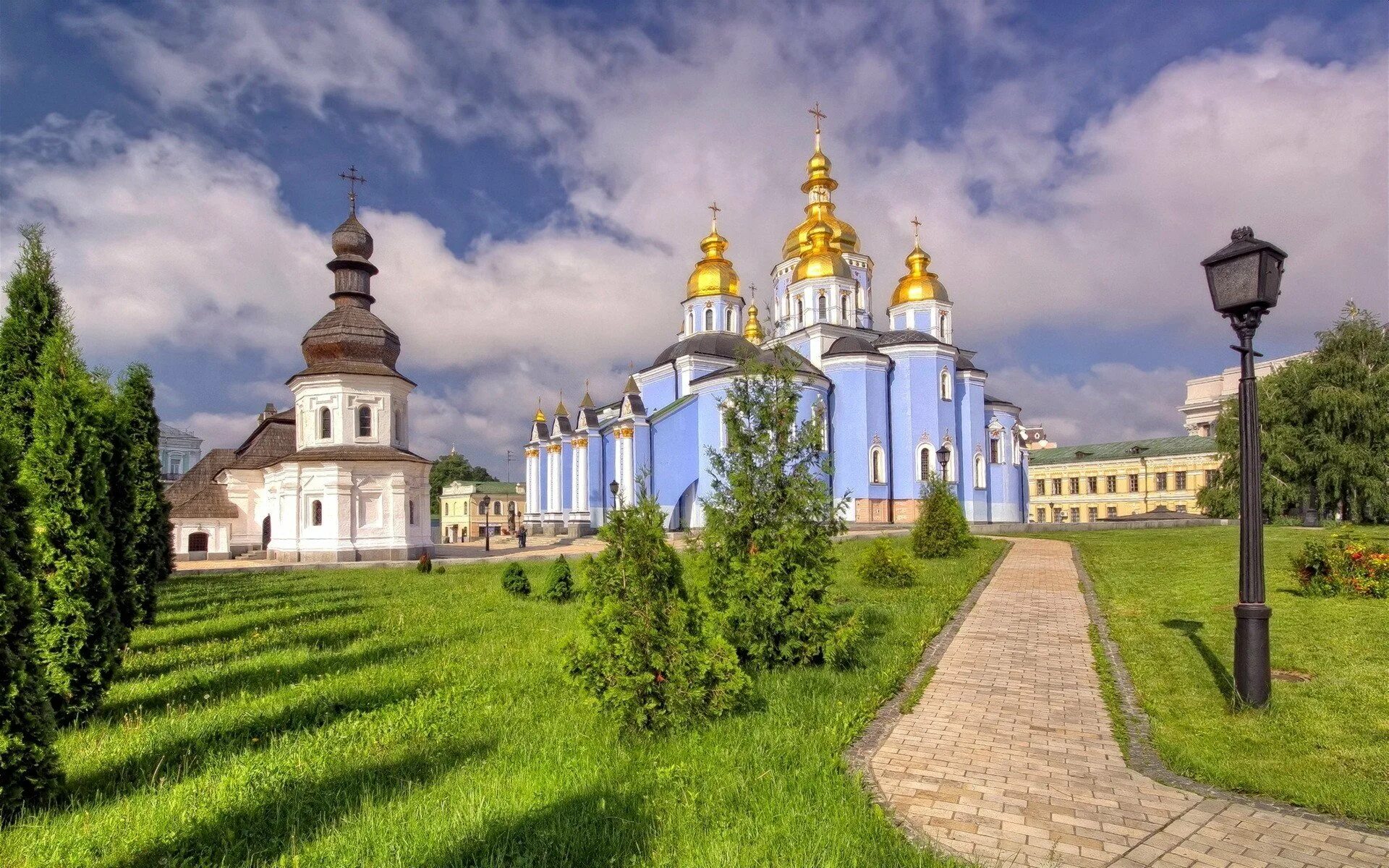 Лавра православные монастыри. Михайловский Златоверхий монастырь.