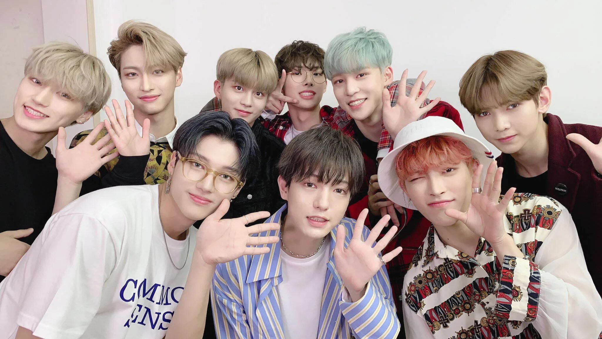 K pop мероприятия. Танцы пермь для подростков. Ateez участники 2021. Корейская группа бтс в сером. Кей поп вечеринка.