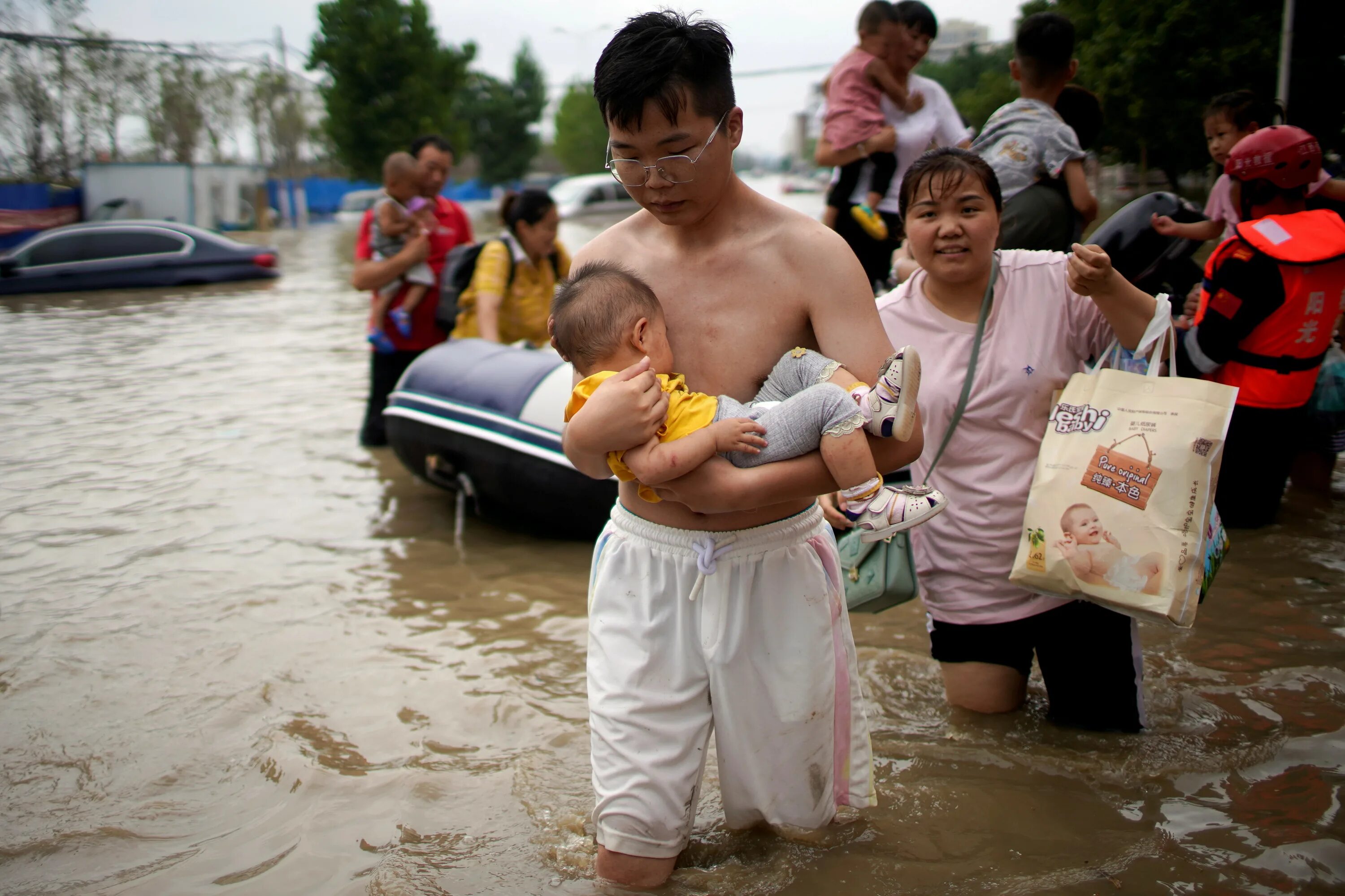 Какое наводнение в китае. Наводнение в Китае. Наводнение в Китае фото. Наводнение в Хэнань. Наводнение в Китае 2021.