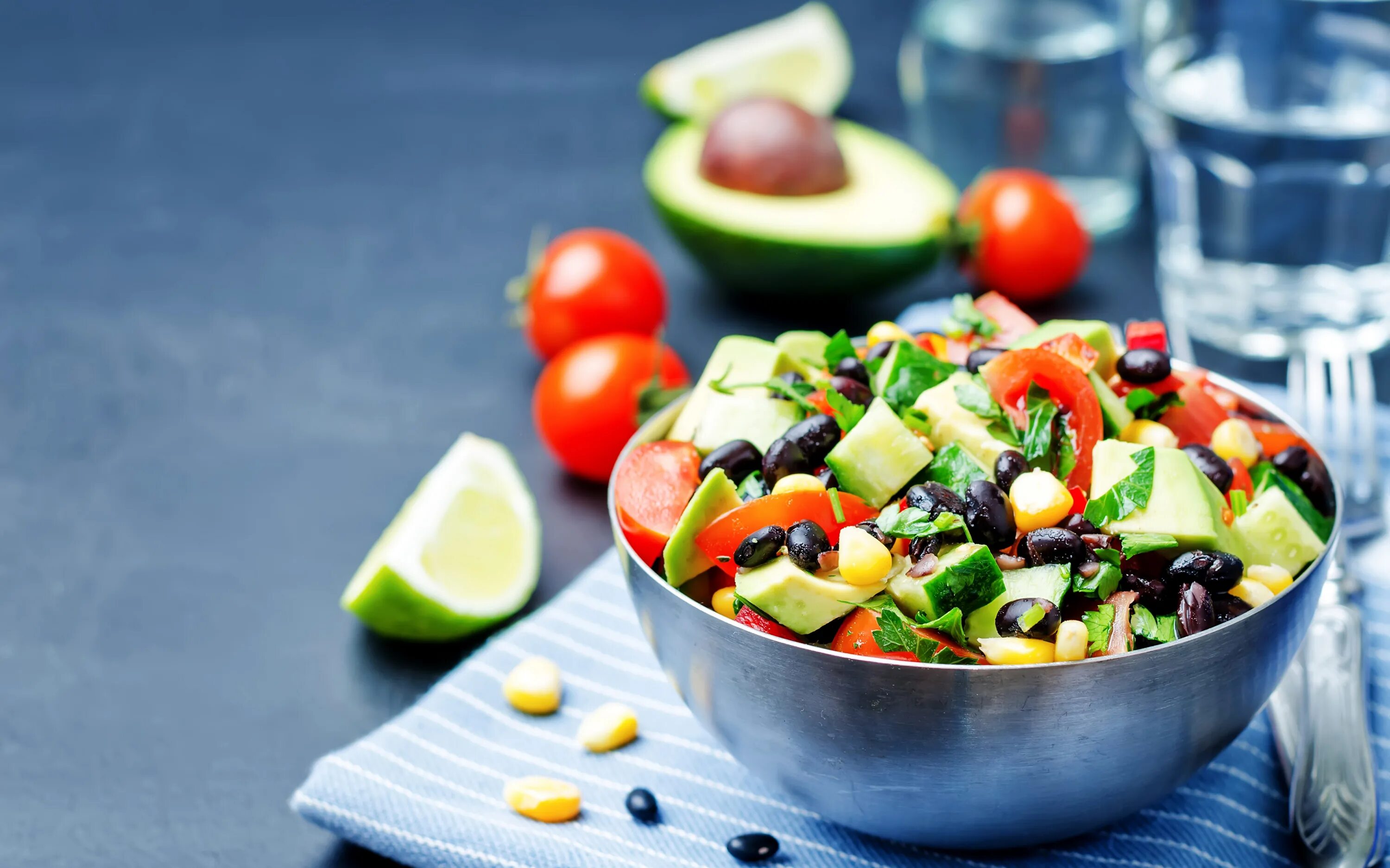 Салат радуга с селедкой рецепт. Цезарь сэлэд. Вкусные салаты. Ум отлично ум салатик. Салат уми.