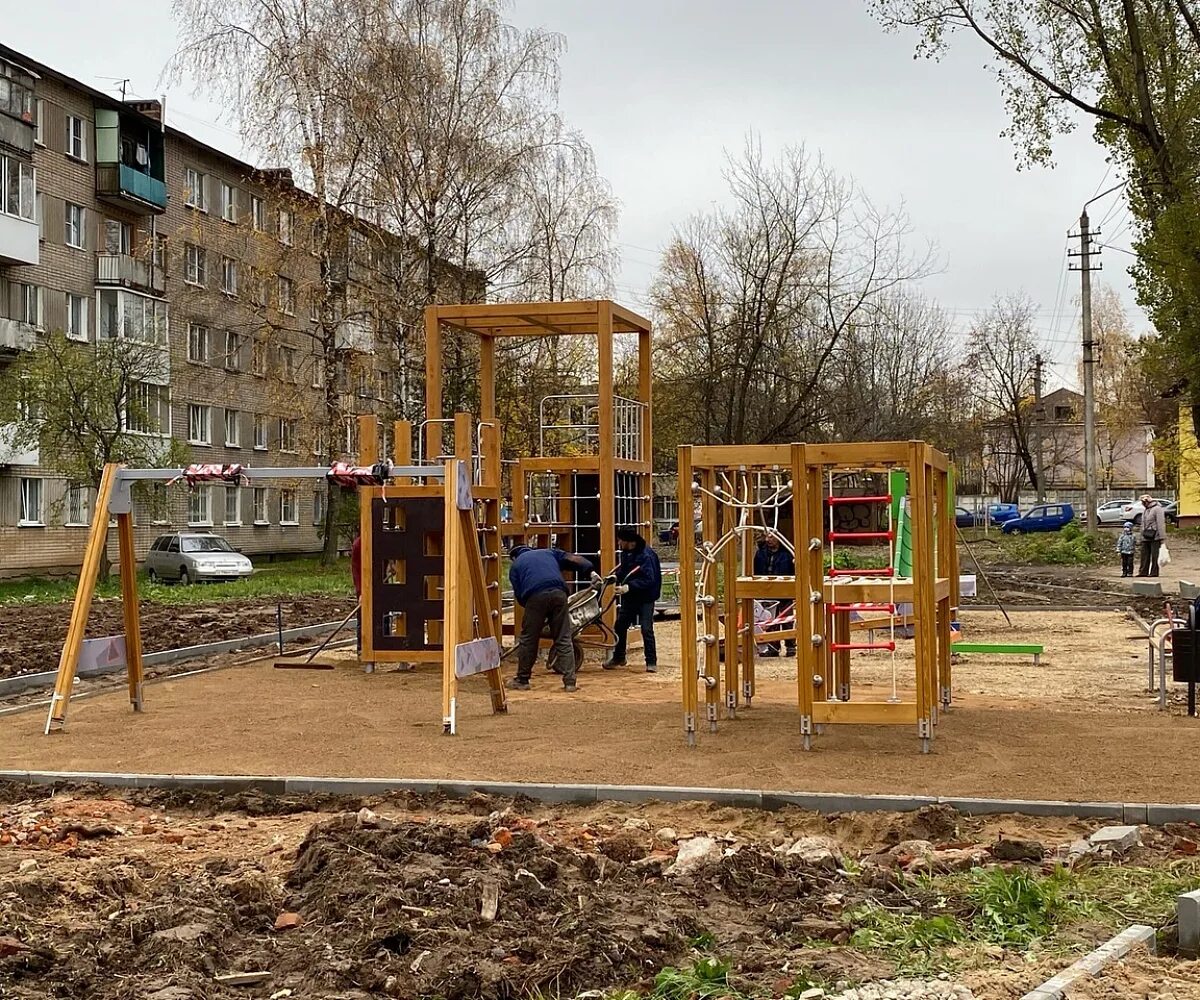 Брылевка Смоленск детские площадки. Площадки Смоленск. Современная детская площадка. Детская площадка на Печерской улице.