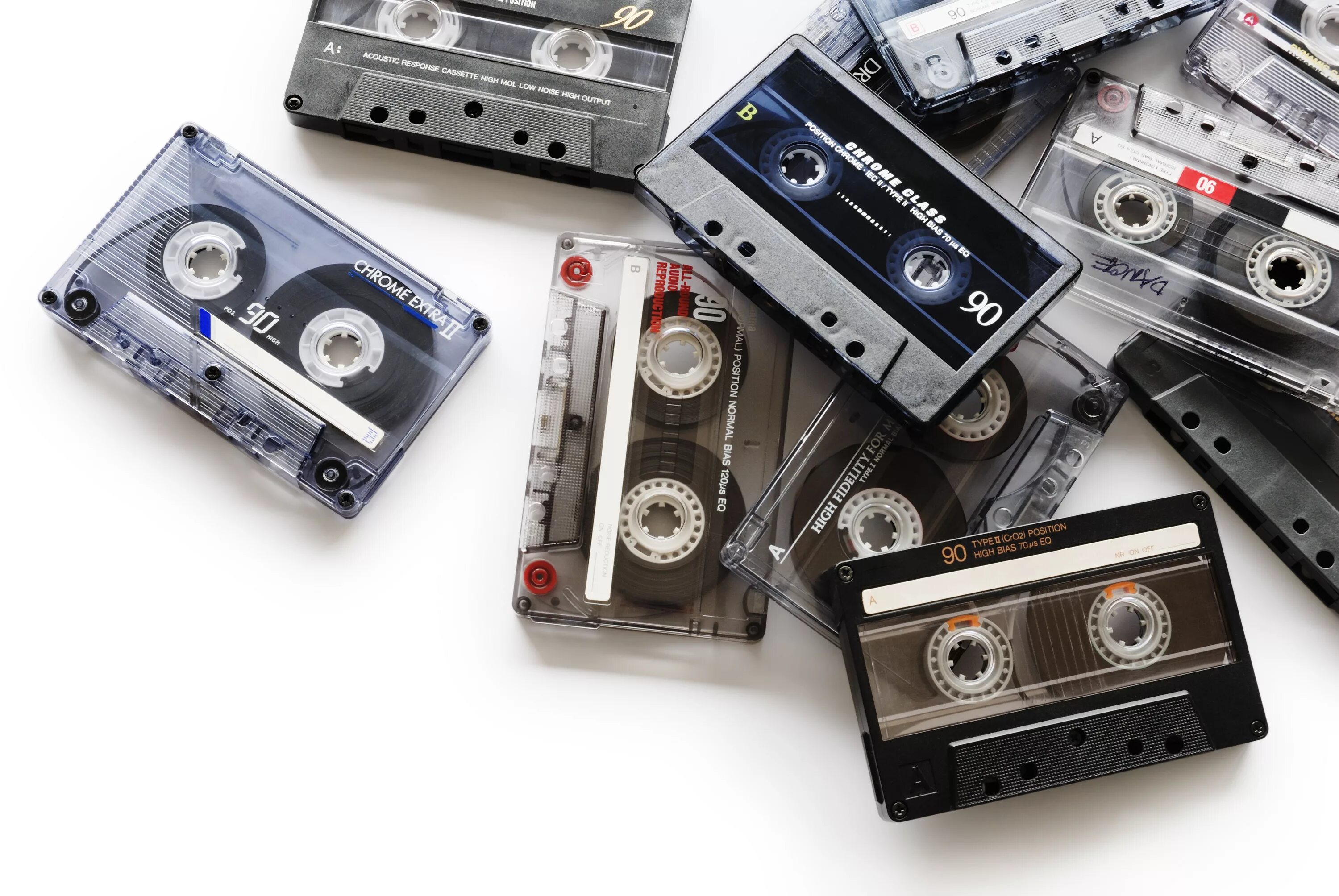 Покажи кассеты. Кассета музыкальная. Старая кассета. Старые аудиокассеты. Кассета для магнитофона.