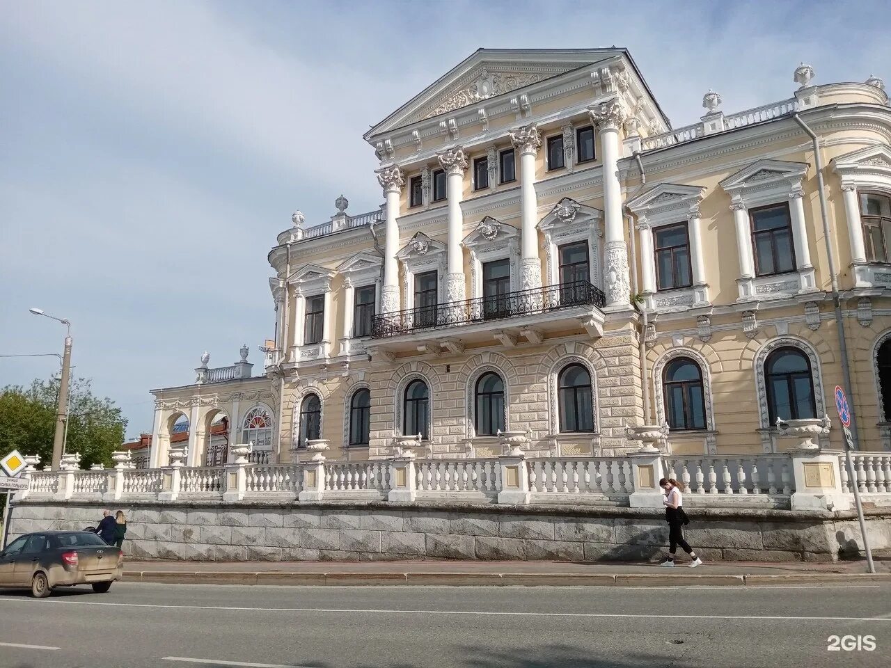 Сайт пермского музея. Краеведческий музей Пермь. Пермский краеведческий музей Пермь. Пермь Монастырская улица 11 Пермский краеведческий музей. Дом Мешкова Пермский краеведческий музей Пермь.