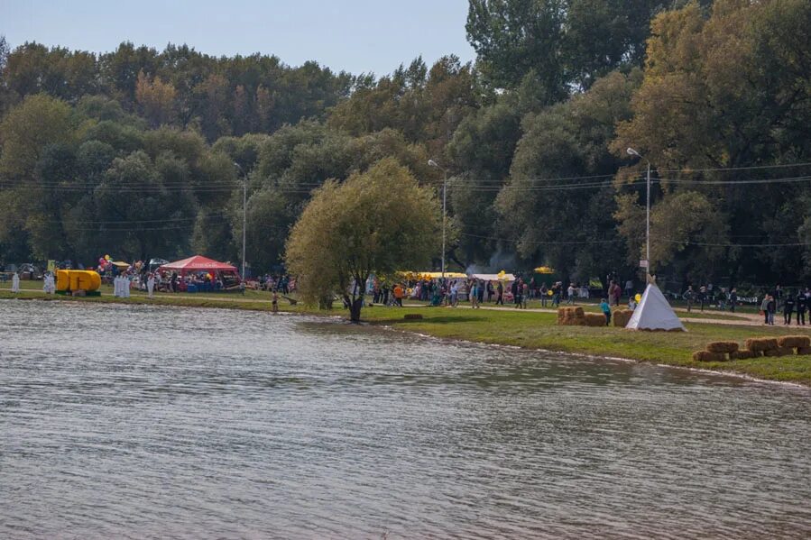 В ессентуках есть море. Ессентукское городское озеро. городское озеро город ессентуки. ессентуки озеро. городское озеро пляж в ессентуках.