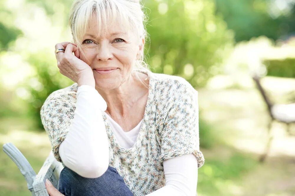Бабушка лет 45. Бабушка 50 лет. бабушка стоковые фото. бабушка 65 лет. 65 лет женщине.